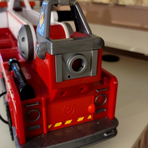 PAW Patrol Fire Truck Ultimate Rescue 24.5” Extendable 2ft Tall Ladder 03 Engine - Picture 6 of 7